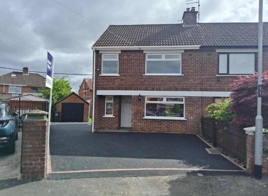 27 Killeaton Gardens, Dunmurry, BT17 9HF photo