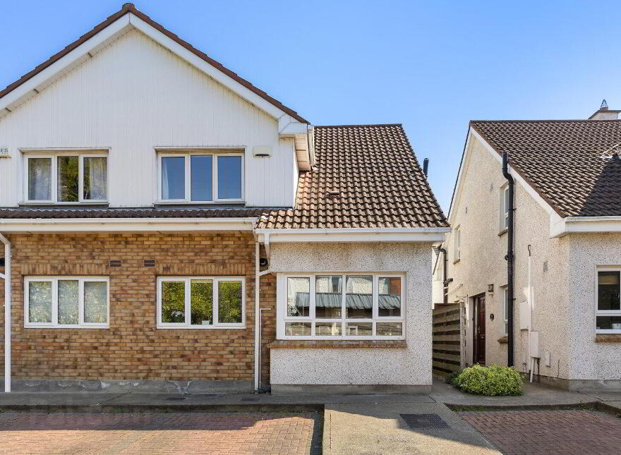 7 Engleberg Court, Lower Mounttown Road, Dún Laoghaire, Dublin, A96VK13 photo