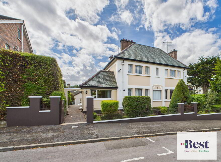 1 Lansdowne Crescent, Larne, BT40 1BW photo