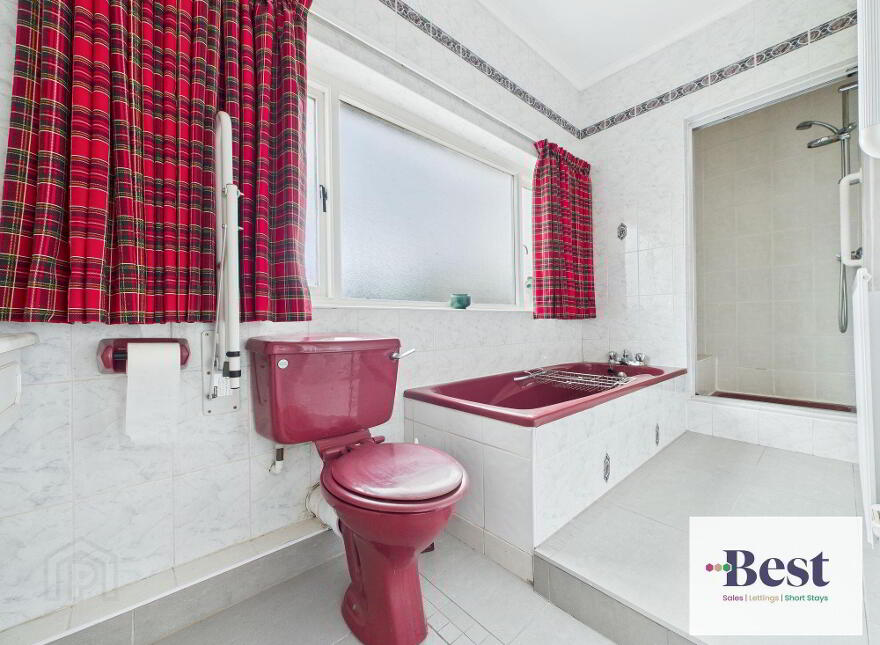 1 Lansdowne Crescent, Larne, BT40 1BW