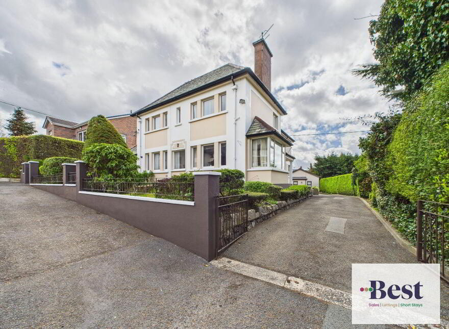 1 Lansdowne Crescent, Larne, BT40 1BW