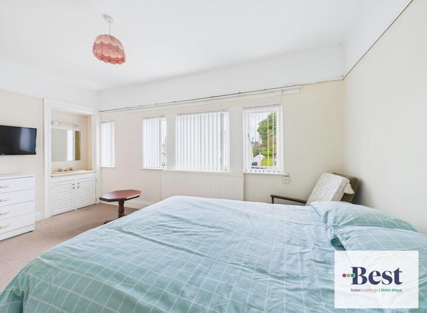 1 Lansdowne Crescent, Larne, BT40 1BW