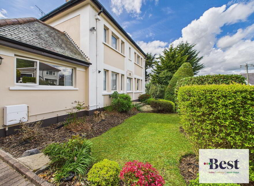 1 Lansdowne Crescent, Larne, BT40 1BW