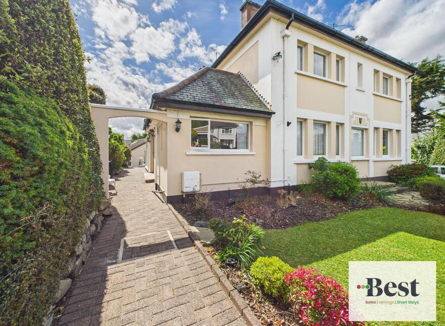 1 Lansdowne Crescent, Larne, BT40 1BW