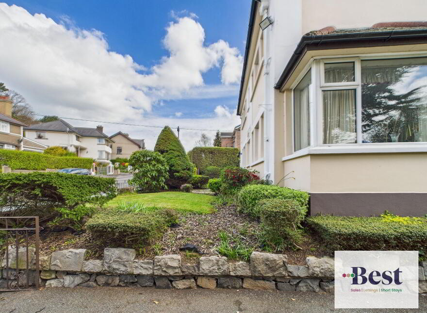 1 Lansdowne Crescent, Larne, BT40 1BW