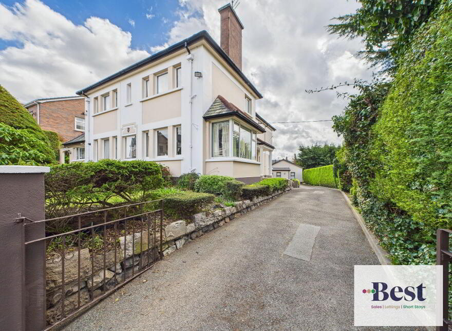 1 Lansdowne Crescent, Larne, BT40 1BW