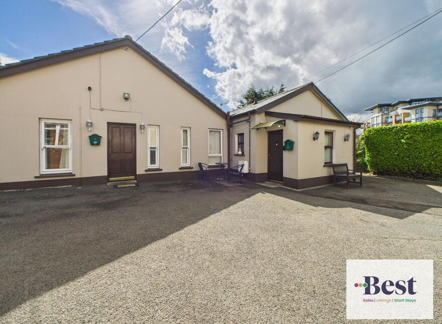 1 Lansdowne Crescent, Larne, BT40 1BW