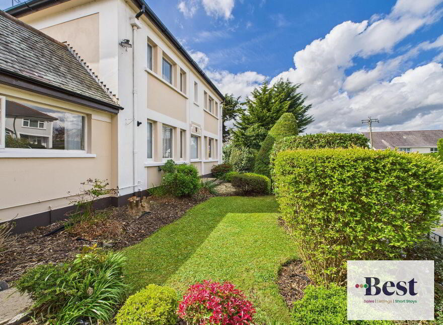 1 Lansdowne Crescent, Larne, BT40 1BW