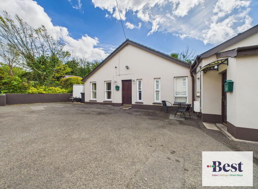 1 Lansdowne Crescent, Larne, BT40 1BW