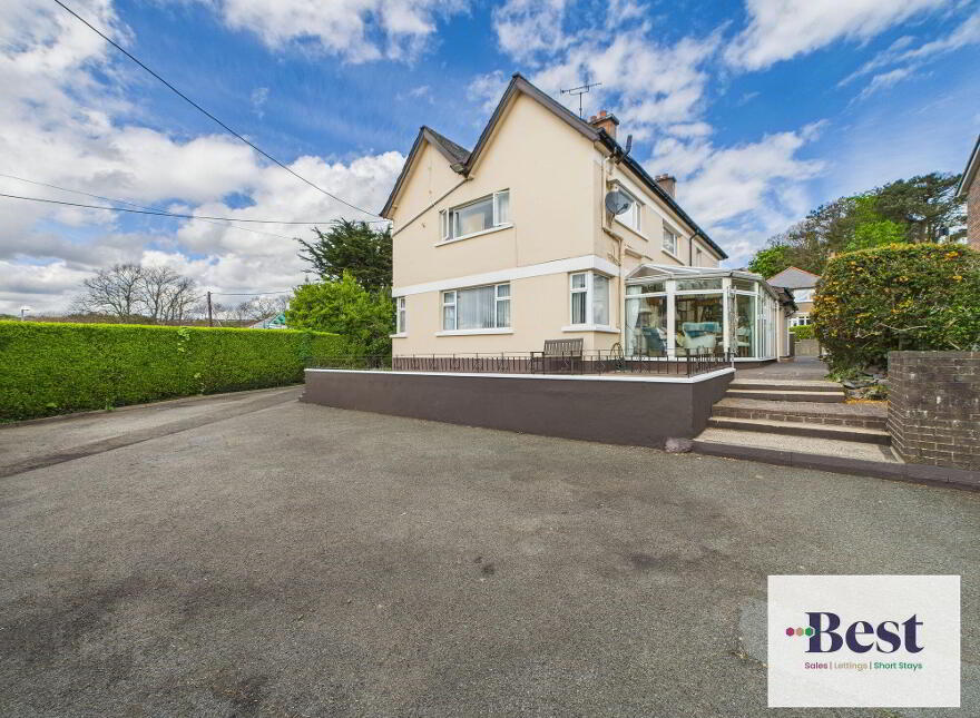 1 Lansdowne Crescent, Larne, BT40 1BW