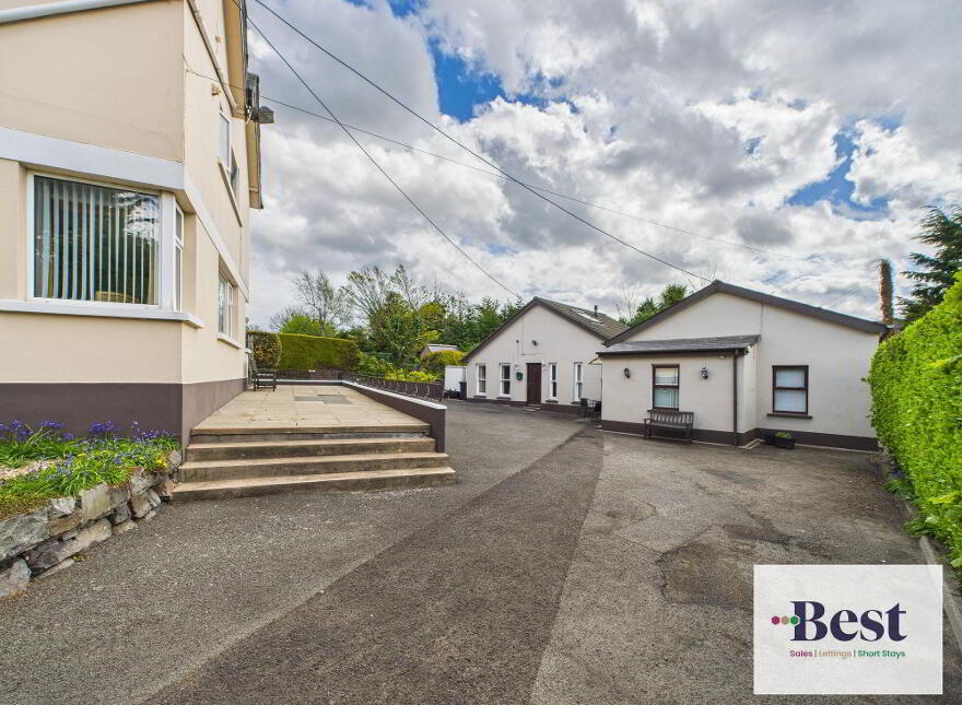 1 Lansdowne Crescent, Larne, BT40 1BW