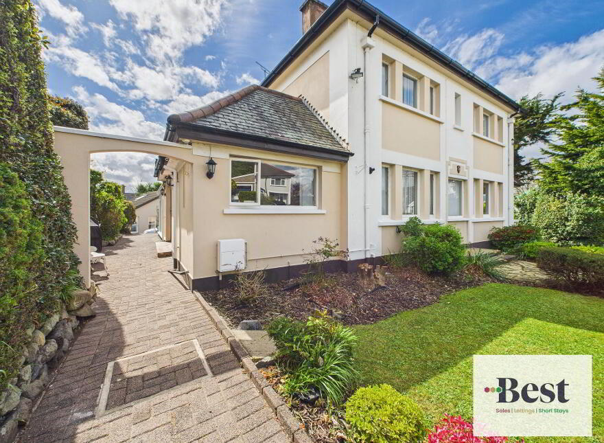 1 Lansdowne Crescent, Larne, BT40 1BW