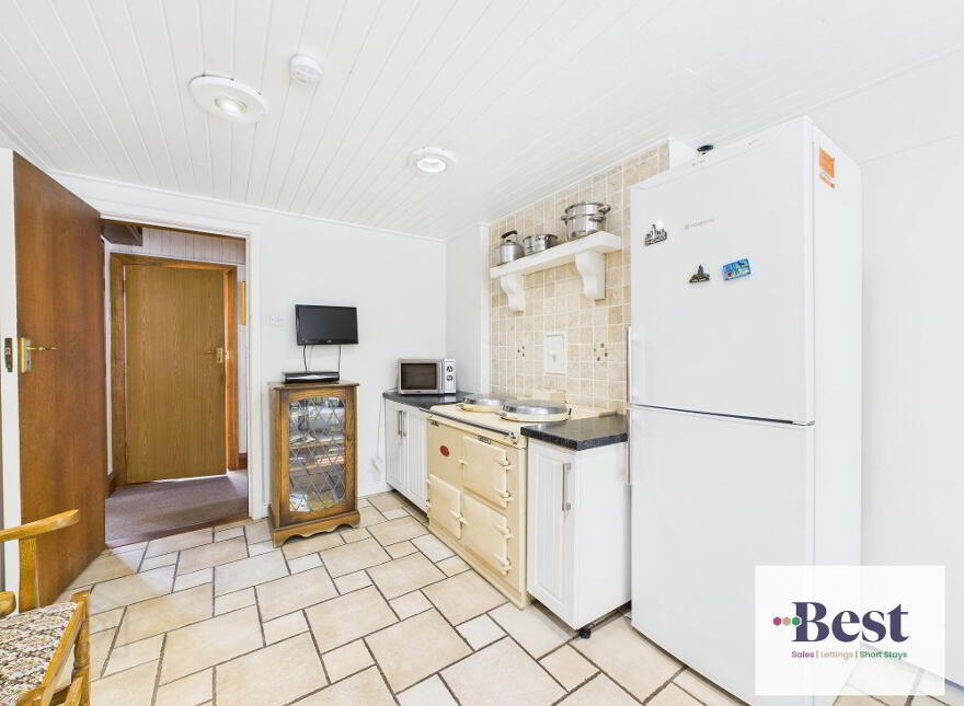 1 Lansdowne Crescent, Larne, BT40 1BW