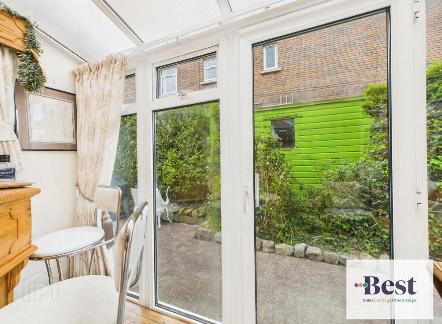 1 Lansdowne Crescent, Larne, BT40 1BW