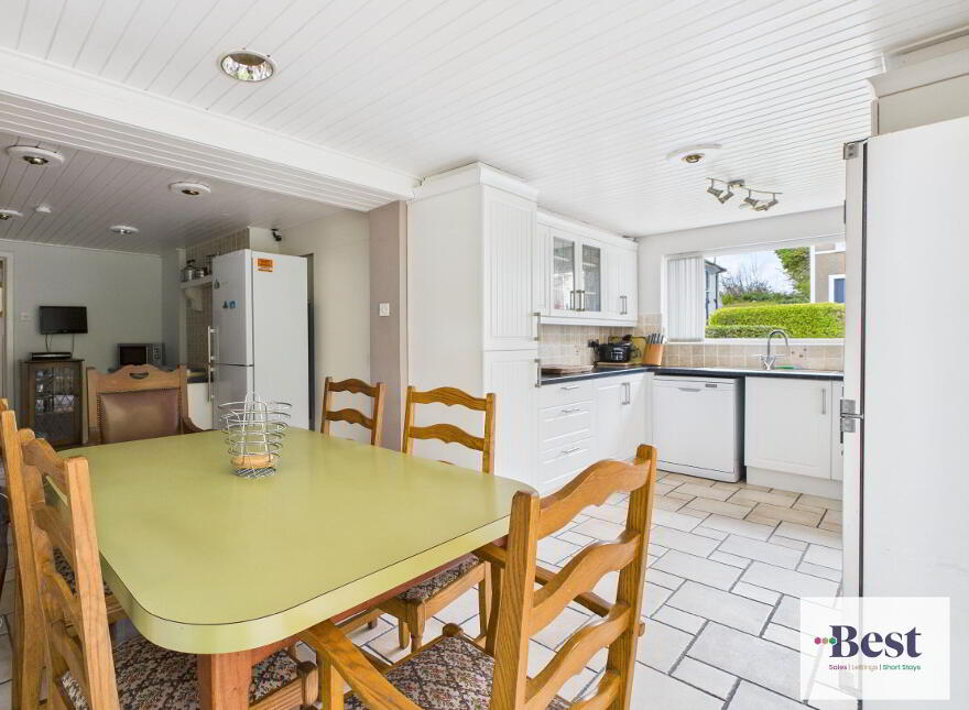 1 Lansdowne Crescent, Larne, BT40 1BW