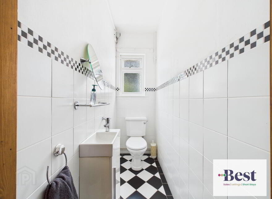 1 Lansdowne Crescent, Larne, BT40 1BW