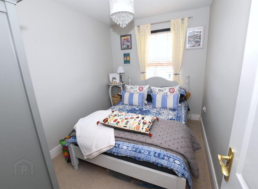 28 Killeaton Place, Dunmurry, Belfast, BT17 9HR