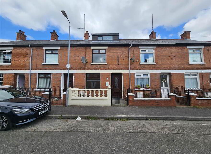 45 Beechmount Parade, Falls Road, Belfast, BT12 7LW photo