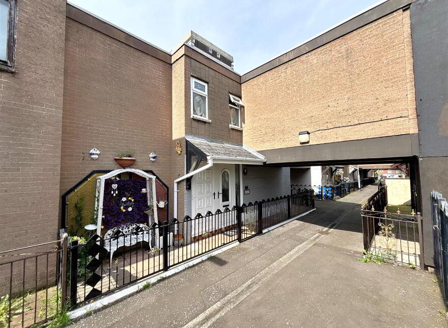32 Bruslee Way, Belfast, BT15 2EF photo
