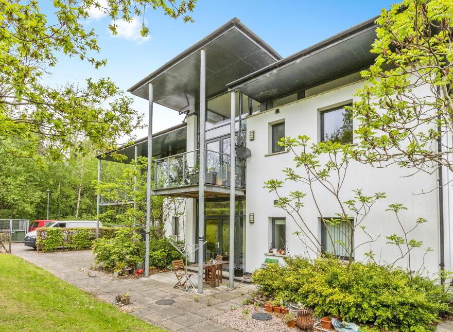 7 Woodbrook Green, Lisburn, BT28 2ZJ photo