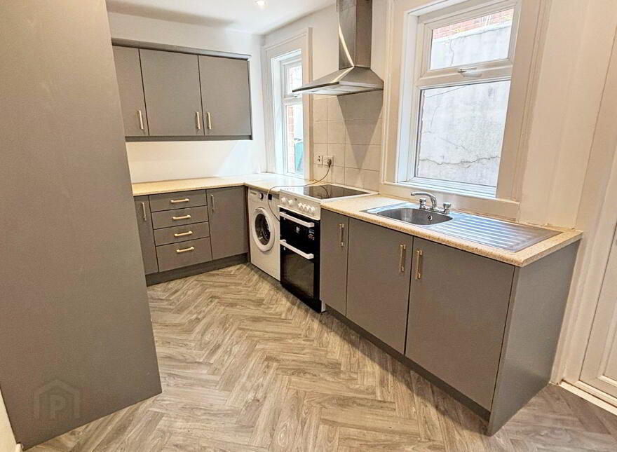 200 Ravenhill Avenue, Belfast, BT6 8LL