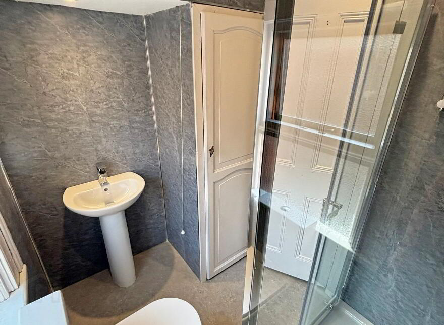 200 Ravenhill Avenue, Belfast, BT6 8LL