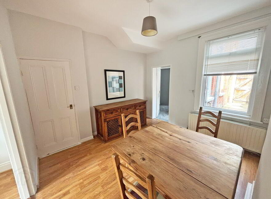 200 Ravenhill Avenue, Belfast, BT6 8LL