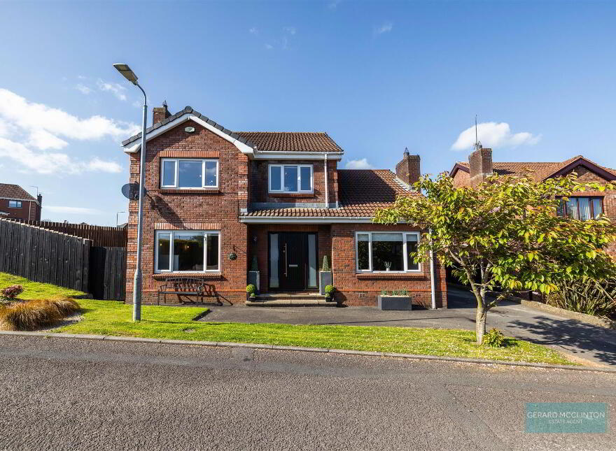 8 Highfields Close, Lisburn, BT28 3GL photo