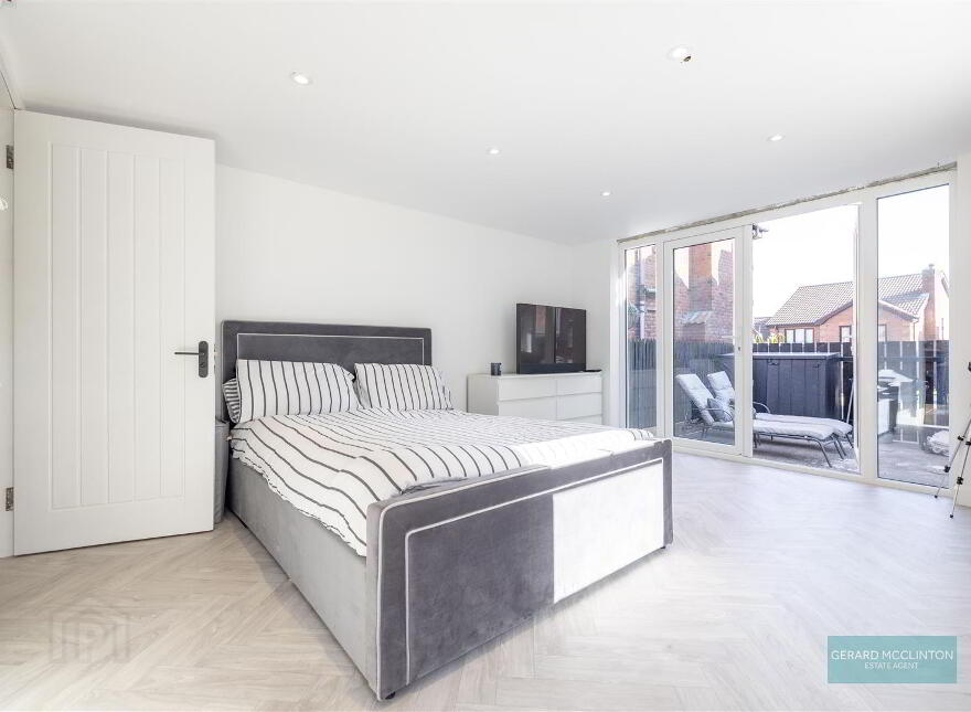 8 Highfields Close, Lisburn, BT28 3GL