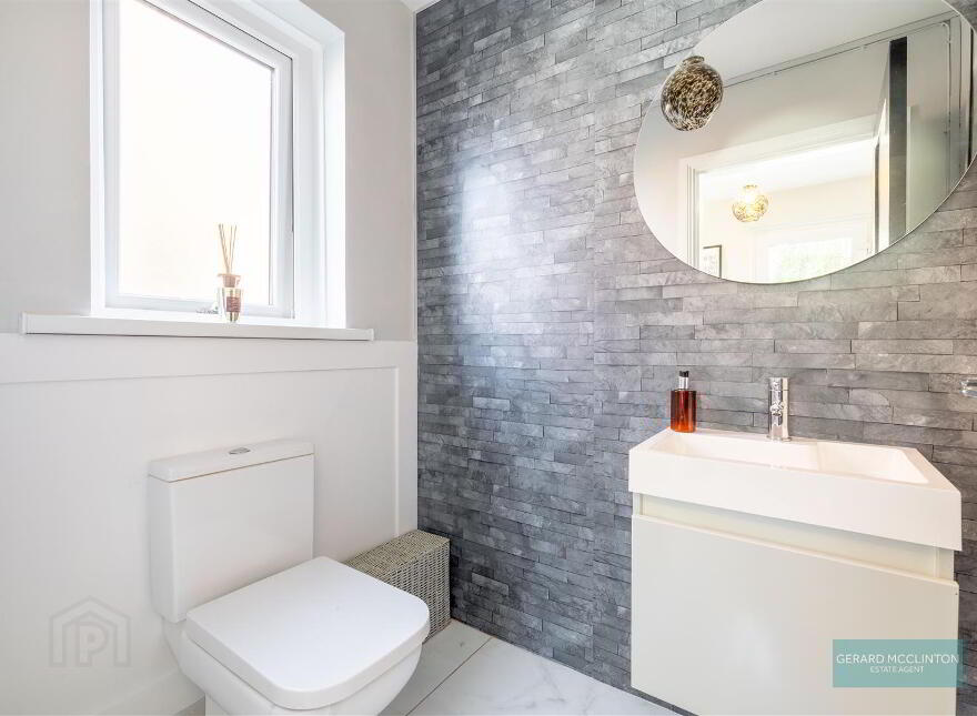 8 Highfields Close, Lisburn, BT28 3GL