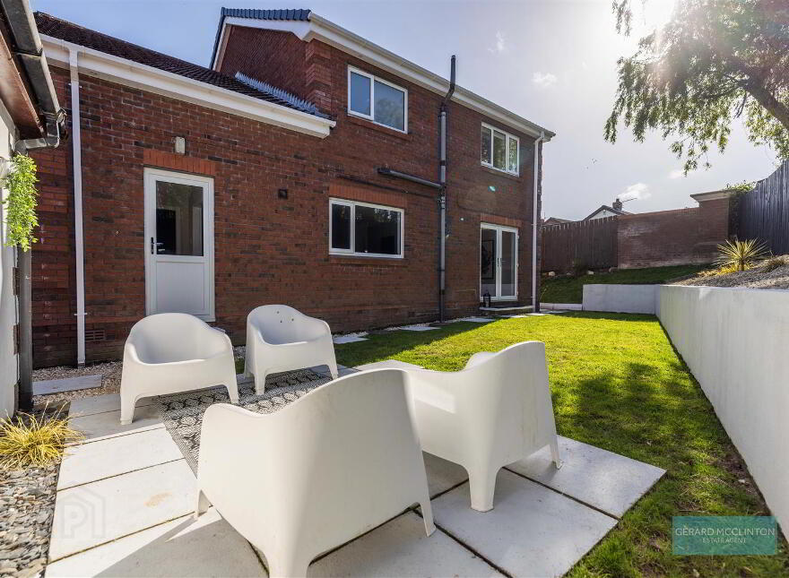 8 Highfields Close, Lisburn, BT28 3GL