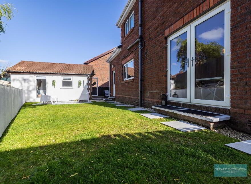 8 Highfields Close, Lisburn, BT28 3GL