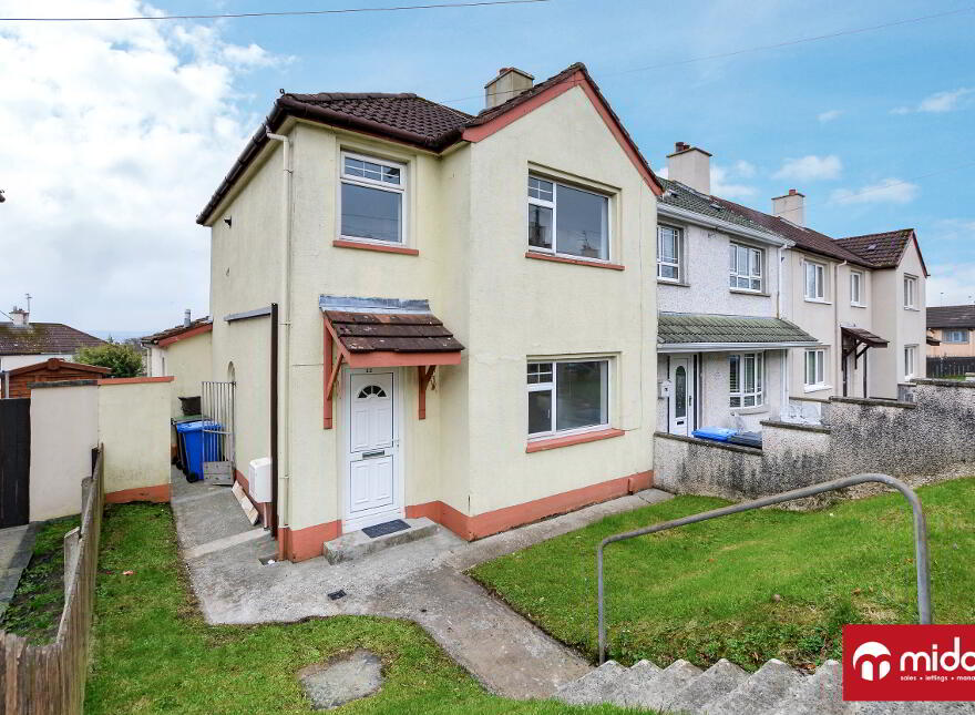 12 Dunree Gardens, Creggan, Derry, BT48 9QF photo