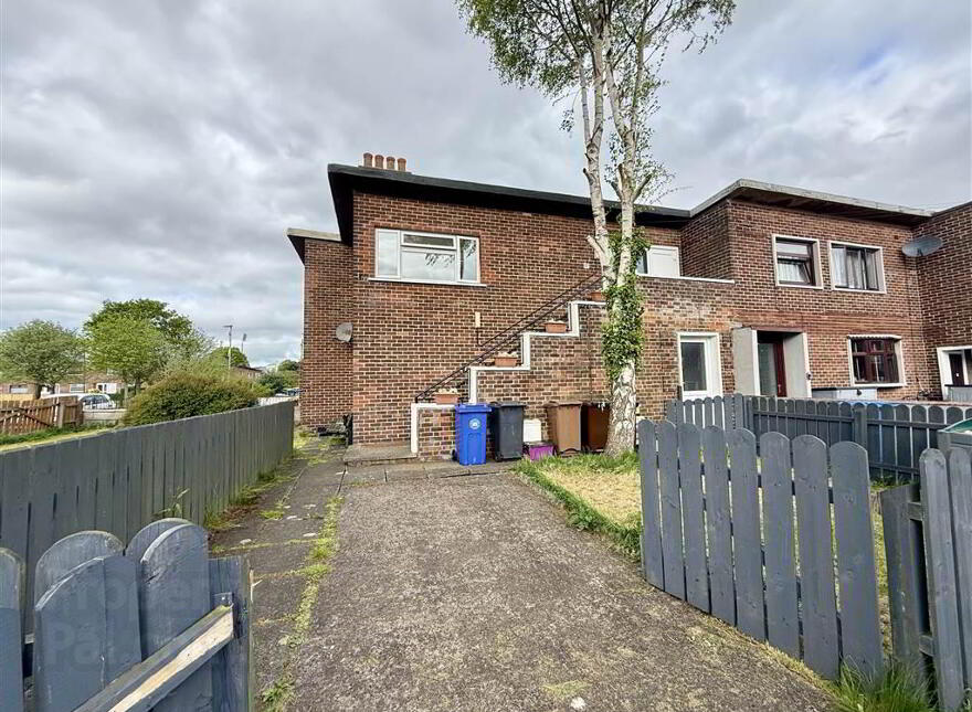 32b Shimna Close, Cregagh Estate, Belfast, BT6 0DZ photo
