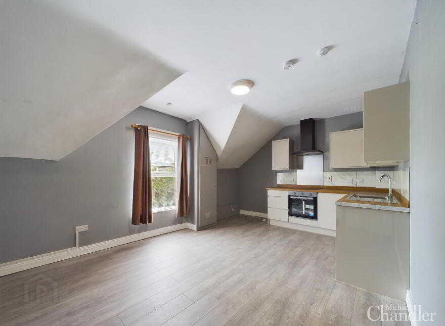 Apt 3, 90 University Avenue, Belfast, BT7 1GY