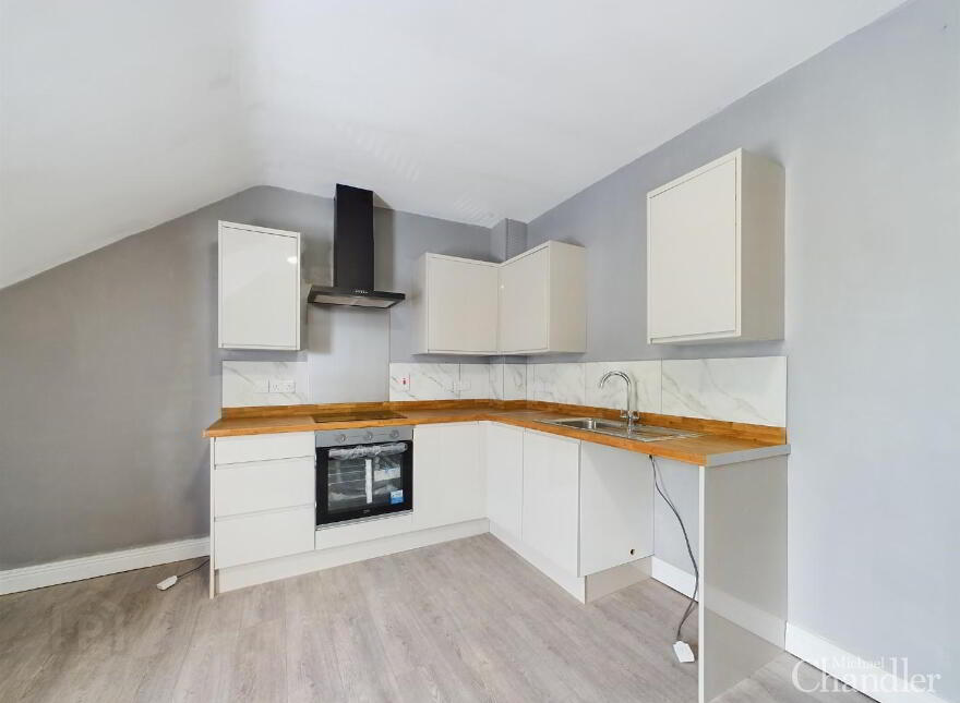 Apt 3, 90 University Avenue, Belfast, BT7 1GY