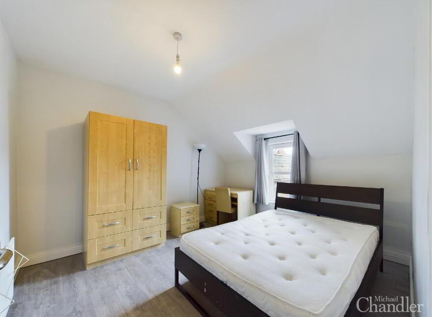 Apt 3, 90 University Avenue, Belfast, BT7 1GY