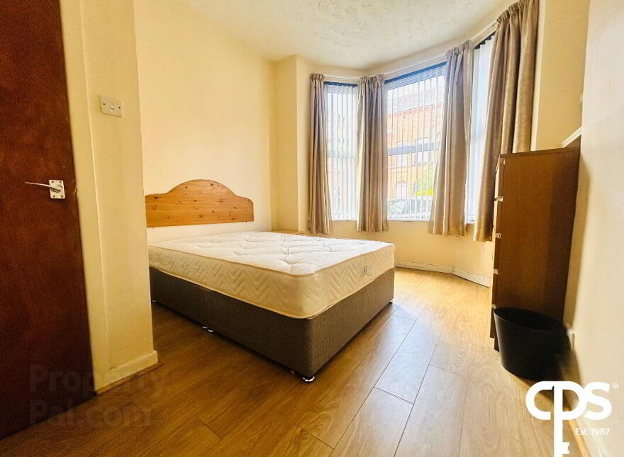 10 Wellington Park Avenue, Belfast, BT9 6DT photo