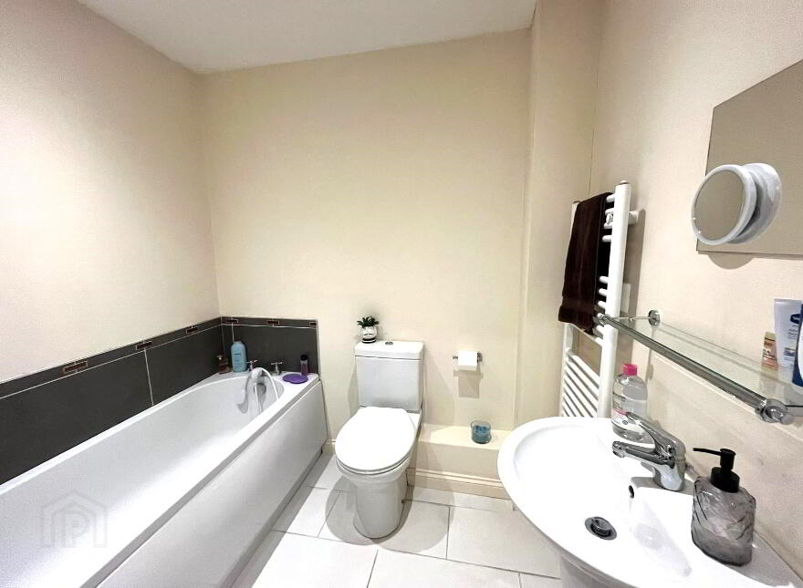 Apt 4 North Square 92 North Road, Carrickfergus, BT38 8LZ