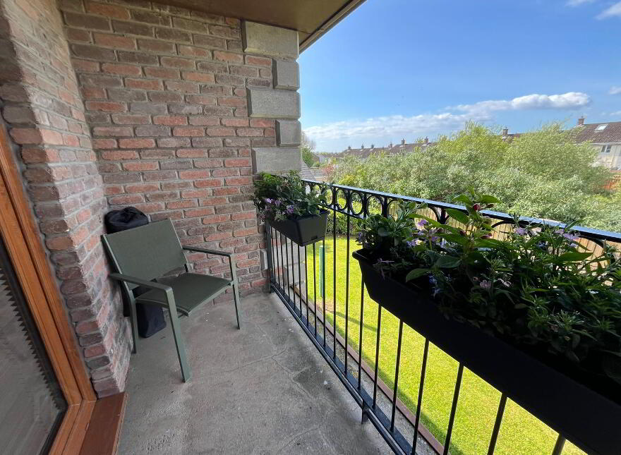 Apt 4 North Square 92 North Road, Carrickfergus, BT38 8LZ