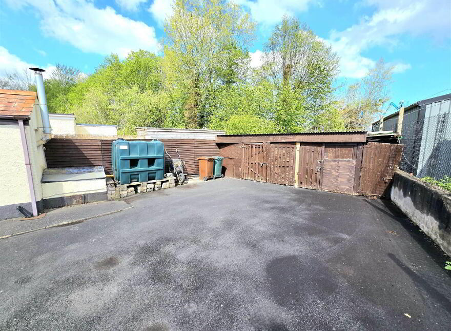 52 Ballinderry Road, Lisburn, BT28 2SA
