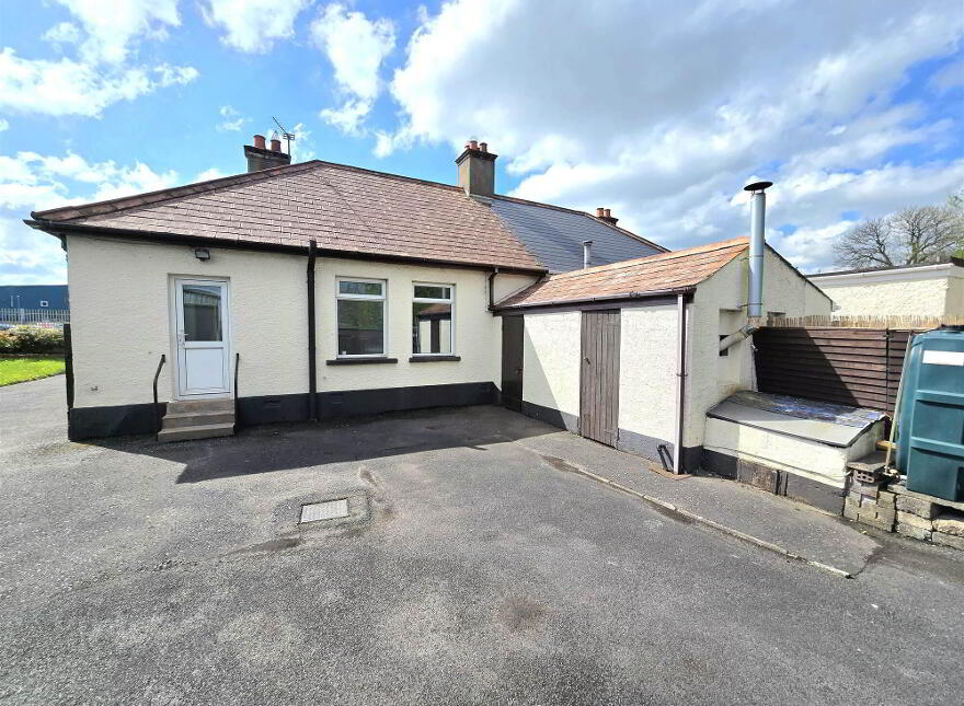 52 Ballinderry Road, Lisburn, BT28 2SA