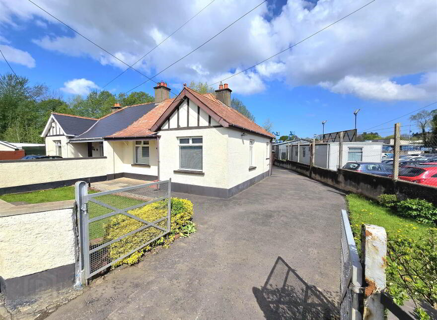 52 Ballinderry Road, Lisburn, BT28 2SA