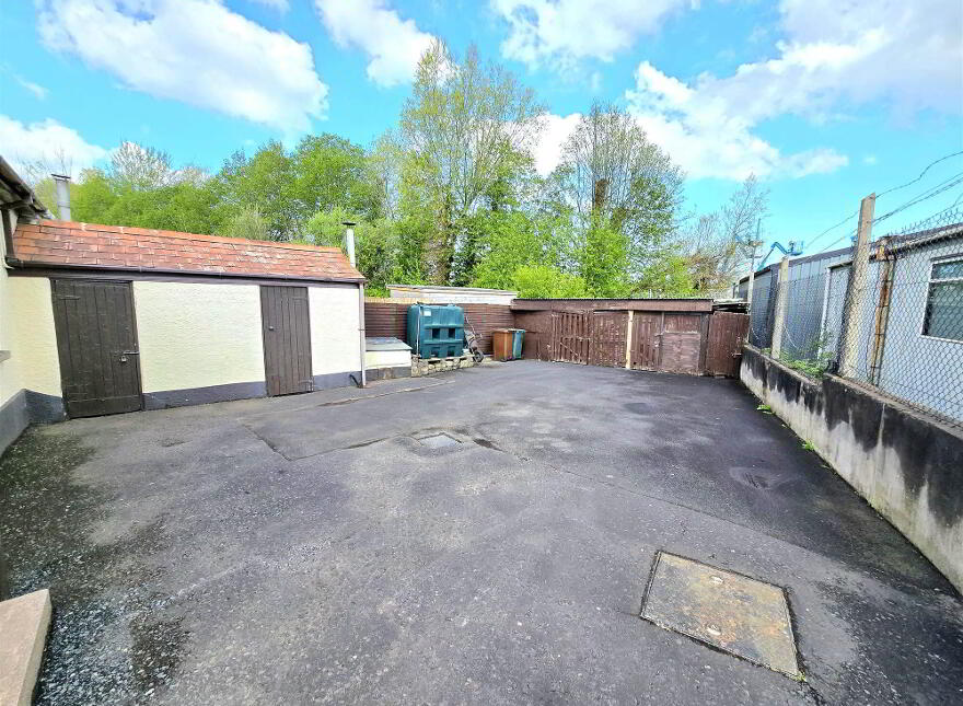52 Ballinderry Road, Lisburn, BT28 2SA