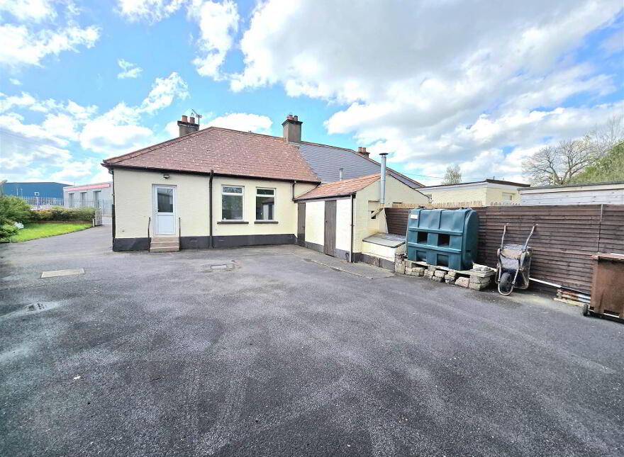 52 Ballinderry Road, Lisburn, BT28 2SA