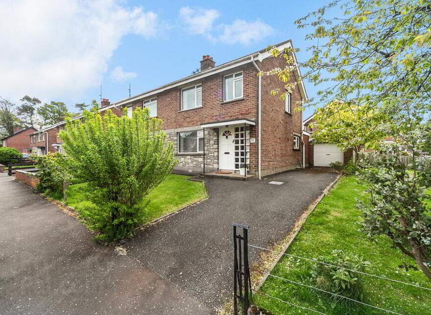 30 Pond Park Avenue, Lisburn, BT28 3JL photo