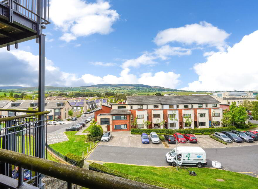 70 The Crescent, Carrickmines Manor, Carrickmines, Dublin, D18WC93