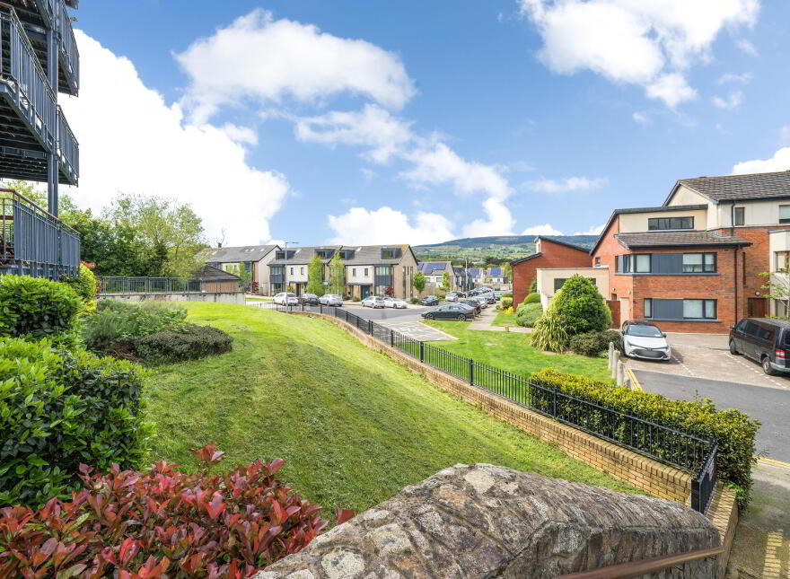 70 The Crescent, Carrickmines Manor, Carrickmines, Dublin, D18WC93