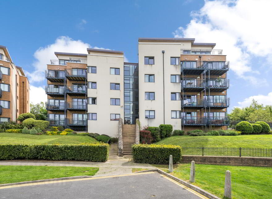 70 The Crescent, Carrickmines Manor, Carrickmines, Dublin, D18WC93 photo