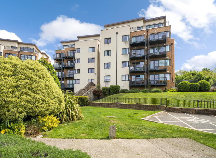 70 The Crescent, Carrickmines Manor, Carrickmines, Dublin, D18WC93